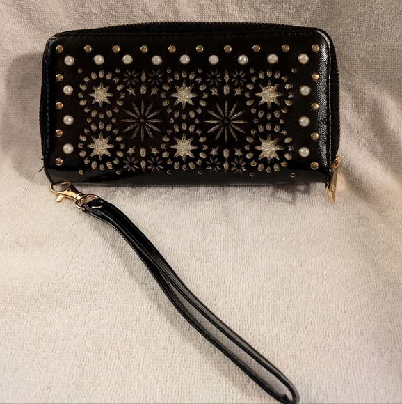 under One Sky Black and Gold Women's Clutch - Picture 1 of 8